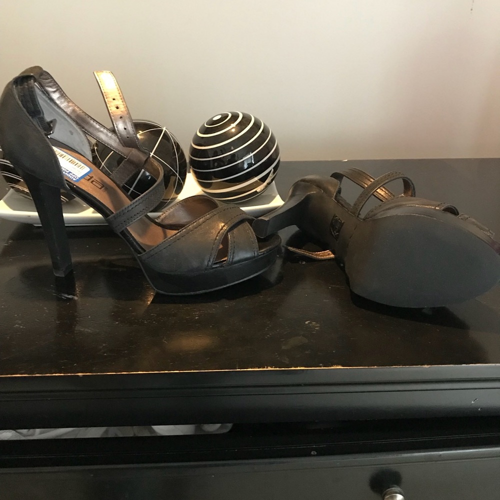 Leather sandal Brand: Moda